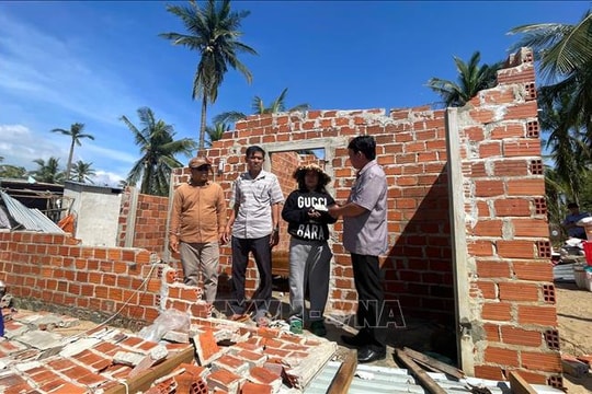 Hỗ trợ xây dựng lại nhà ở, ngư dân vươn khơi bám biển