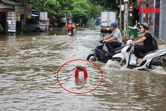 Nhiều tuyến đường TP Hồ Chí Minh tiếp tục ngập sâu do triều cường