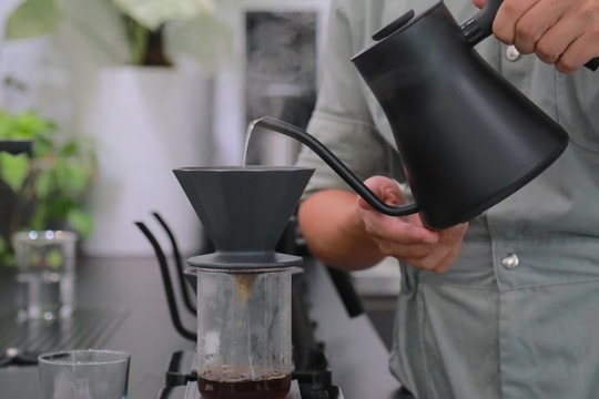 Quán “cà phê nhà giàu” trong ngõ ở Hà Nội, bán 750.000 đồng/ly