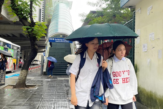 Người miền Bắc ngán ngẩm với nồm ẩm trái mùa