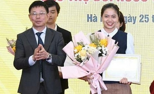 9x khởi nghiệp từ những cây chè trăm tuổi