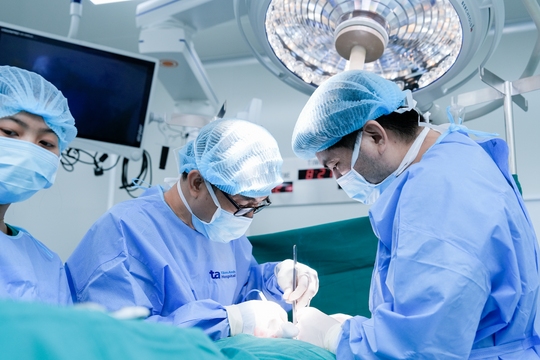 U tuyến mang tai gây liệt mặt