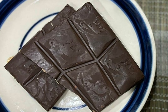 Điều gì xảy ra nếu ăn chocolate trước khi ngủ?
