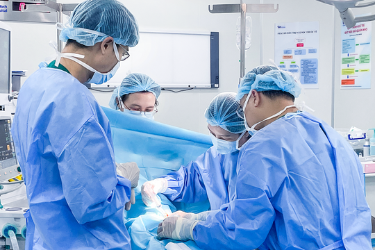 U bạch huyết to bằng 1/3 cơ thể bé trai