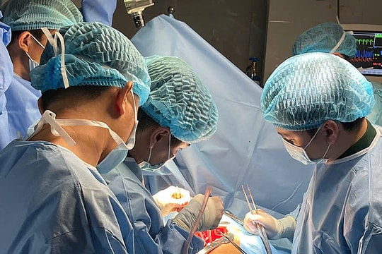 Ca phẫu thuật mở ngực giữa Trường Sa