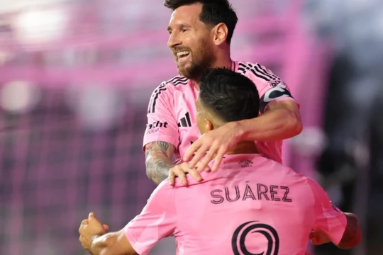 Rộ tin đồn Messi trở lại châu Âu thi đấu