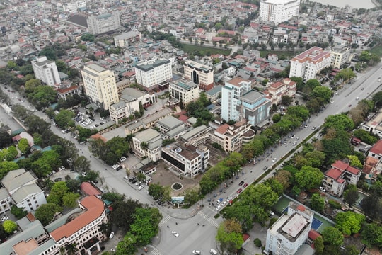 Thủ tướng: Ưu tiên nhà, đất dôi dư sau sáp nhập cho giáo dục, y tế