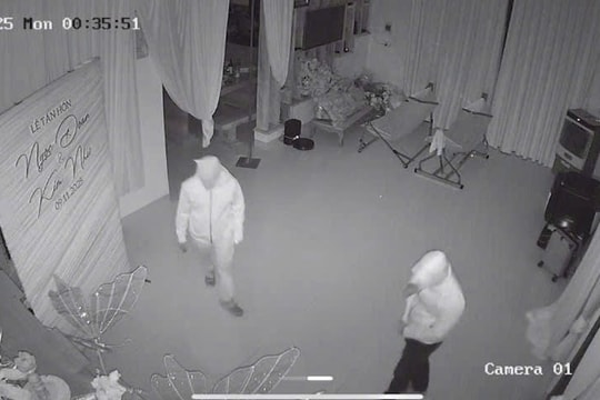 Cầm dao đột nhập nhà chú rể lấy trộm vàng, tiền mừng cưới