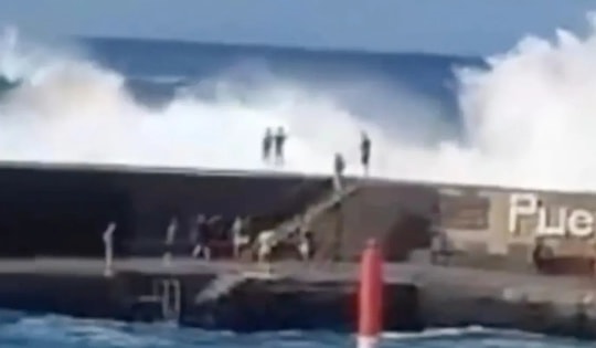 Sóng lớn bất ngờ cuốn nhóm du khách: 1 người tử vong và 9 người bị thương