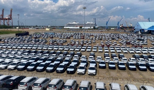 Hình ảnh hàng ngàn chiếc ô tô nhập về cảng TP HCM