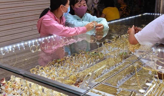Giá vàng hôm nay 11-11: Tăng rất mạnh, lập đỉnh trong hai tuần qua