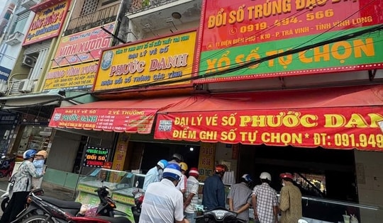 Xổ số miền Nam: Đại lý vé số liên tục đổi thưởng cho người trúng độc đắc