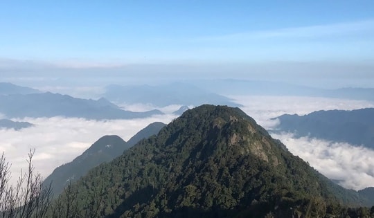 Mở tuyến du lịch mạo hiểm 'Chinh phục đỉnh Pù Luông' săn mây ở độ cao 1.700m