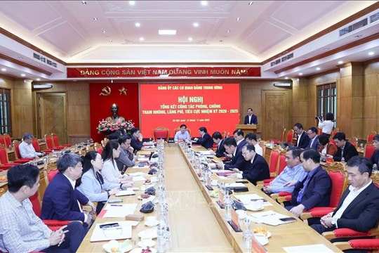 Giữ nghiêm kỷ luật, tạo cơ sở chính trị, pháp lý cho công tác phòng, chống tham nhũng, lãng phí, tiêu cực