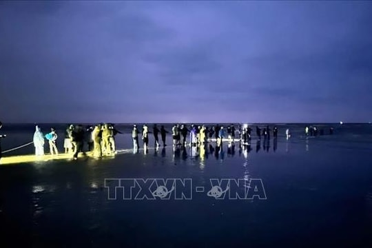 Hà Tĩnh: Tìm thấy thi thể nạn nhân bị lật thuyền trên biển