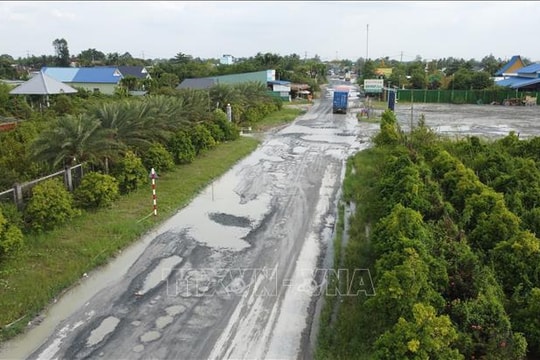 Đường gần 270 tỷ đồng ở Đồng Tháp hư hỏng nặng, tiềm ẩn nguy cơ tai nạn