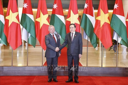 Chủ tịch Quốc hội Trần Thanh Mẫn hội kiến Quốc vương Jordan