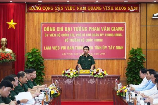 Bộ trưởng Bộ Quốc phòng Phan Văn Giang làm việc với Tỉnh ủy Tây Ninh