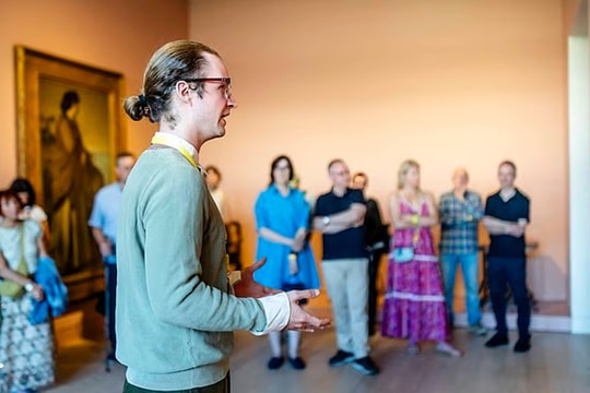 Hướng dẫn viên được khen dù mắng khách suốt tour