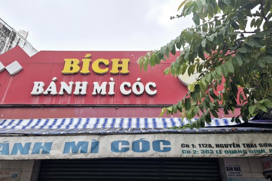 Nguyên liệu trôi nổi trong tiệm bánh mì gây ngộ độc cho hơn 300 người