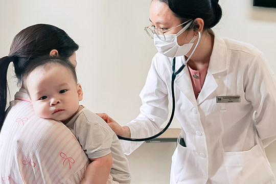 Bé trai đồng nhiễm nhiều bệnh