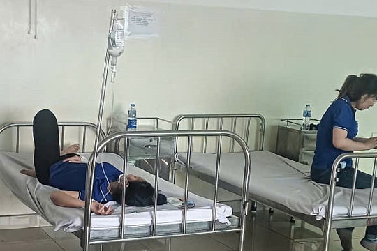50 công nhân tại TP HCM nghi ngộ độc sau bữa ăn trưa