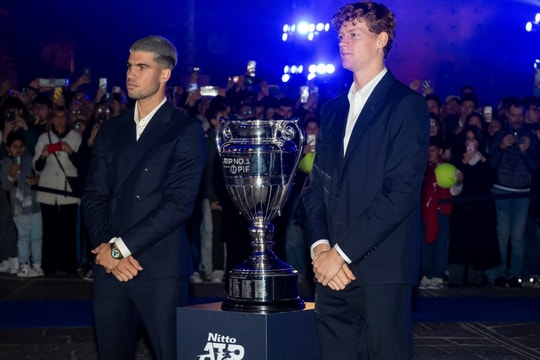 Alcaraz tiến sát số 1 thế giới cuối năm