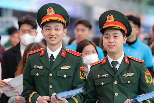Sinh viên tốt nghiệp xuất sắc vào quân đội có thể hưởng phụ cấp 250% lương