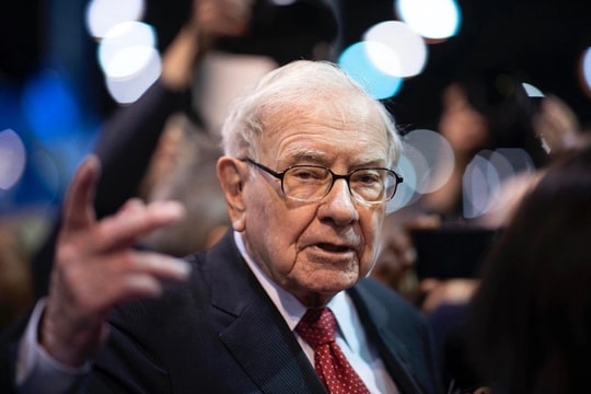 Tỷ phú Warren Buffett đi làm 5 ngày mỗi tuần ở tuổi 95