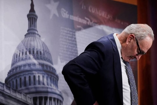 Nỗi tức giận của đảng Dân chủ khi 8 thượng nghị sĩ 'trở cờ'