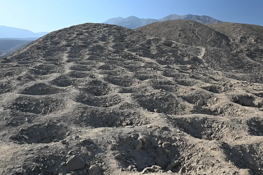 Giải mã 5.200 hố xếp ngay ngắn trên dãy Andes