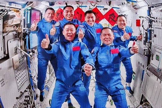 Trung Quốc chuẩn bị đưa các phi hành gia mắc kẹt trở về