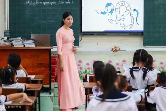 Bộ Nội vụ: Không có cơ sở pháp lý cho hệ số lương đặc thù với giáo viên