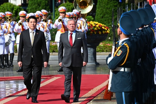 Chủ tịch nước chủ trì lễ đón Quốc vương Jordan