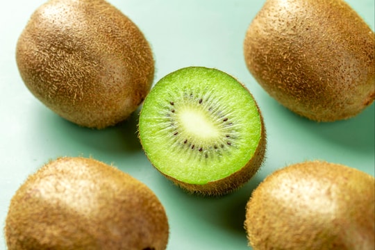 Ăn trái kiwi trước khi ngủ: Giảm căng thẳng, ngủ sâu hơn và khỏe hơn