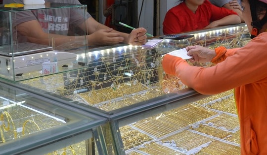 Giá vàng hôm nay 12-11: Đảo chiều lao xuống