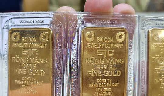 Sáng 12-11, giá vàng miếng SJC, vàng nhẫn cao chót vót