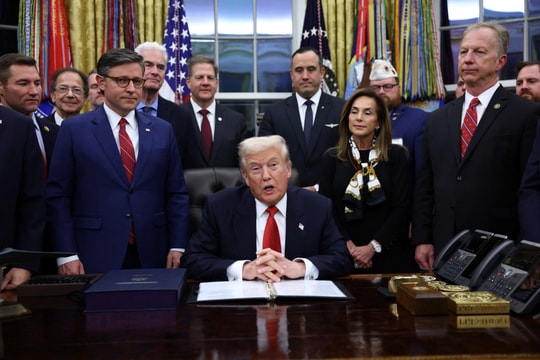 Tổng thống Trump ký sắc lệnh mở cửa lại chính phủ Mỹ