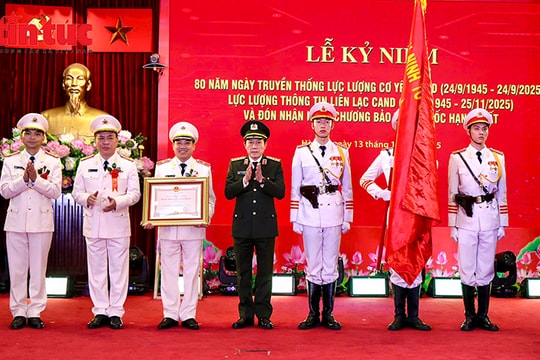 Lực lượng Cơ yếu và Thông tin liên lạc đón nhận Huân chương Bảo vệ Tổ quốc hạng Nhất