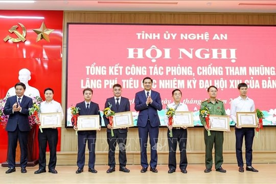Phòng, chống tham nhũng gắn với công tác xây dựng, chỉnh đốn Đảng