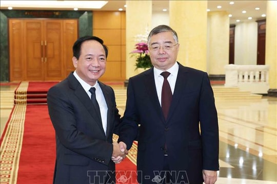 Trưởng Ban Tuyên giáo và Dân vận Trung ương Trịnh Văn Quyết hội đàm với Trưởng Ban Tuyên truyền Trung ương Đảng Cộng sản Trung Quốc Lý Thư Lỗi