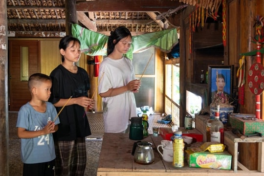 Bà nội gần 80 tuổi gồng gánh 3 cháu nhỏ mồ côi cha, mẹ bỏ đi