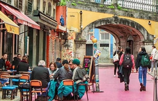 Vỡ mộng với giấc mơ vừa đi làm vừa du lịch châu Âu