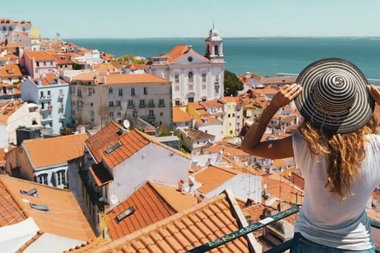 Vỡ mộng giấc mơ vừa đi làm vừa du lịch châu Âu