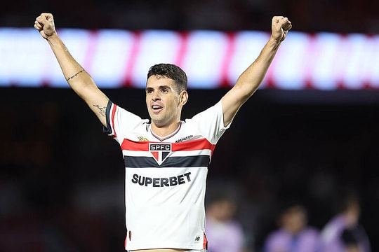 Cựu ngôi sao Chelsea bị vợ ép giải nghệ