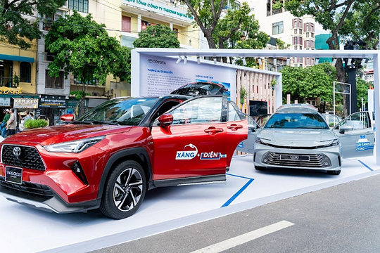 Toyota ưu đãi đến 100% phí trước bạ cho xe hybrid