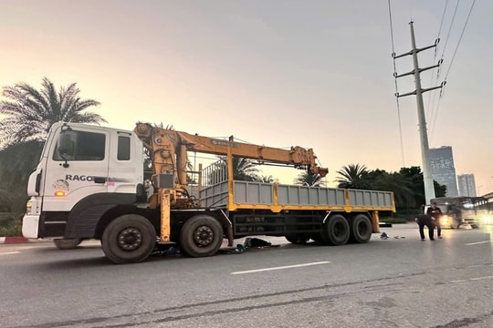 Người phụ nữ bị xe cẩu cán tử vong trên phố Hà Nội