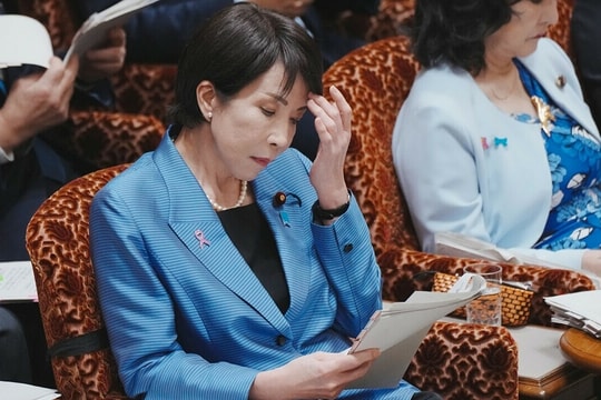 Cuộc họp lúc 3 giờ sáng của Thủ tướng Nhật gây bão dư luận