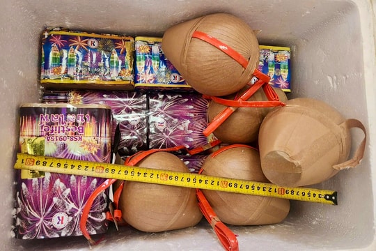 Đường dây mua bán 7 tấn pháo lậu