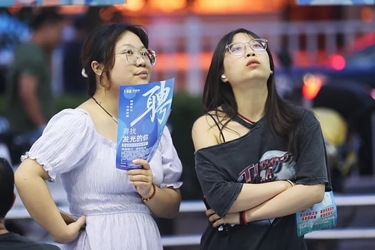 Những người trẻ Trung Quốc 'ăn hai bữa một ngày với 1 USD'